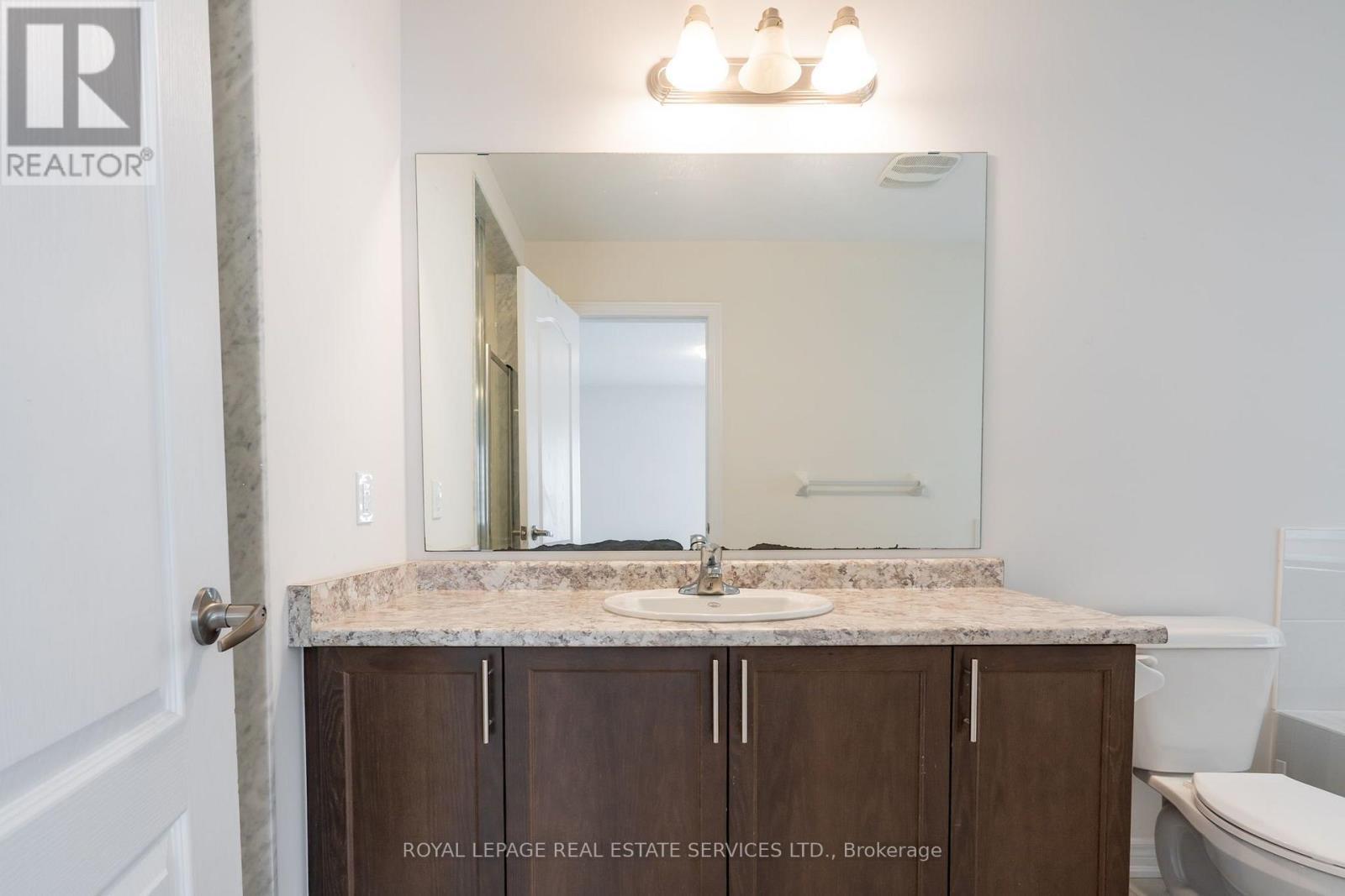 72 - 166 Deerpath Drive, Guelph, ON - Indoor Photo Showing Bathroom