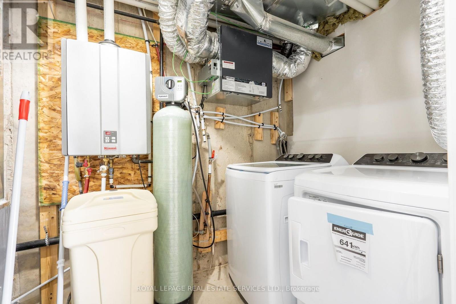 72 - 166 Deerpath Drive, Guelph, ON - Indoor Photo Showing Laundry Room