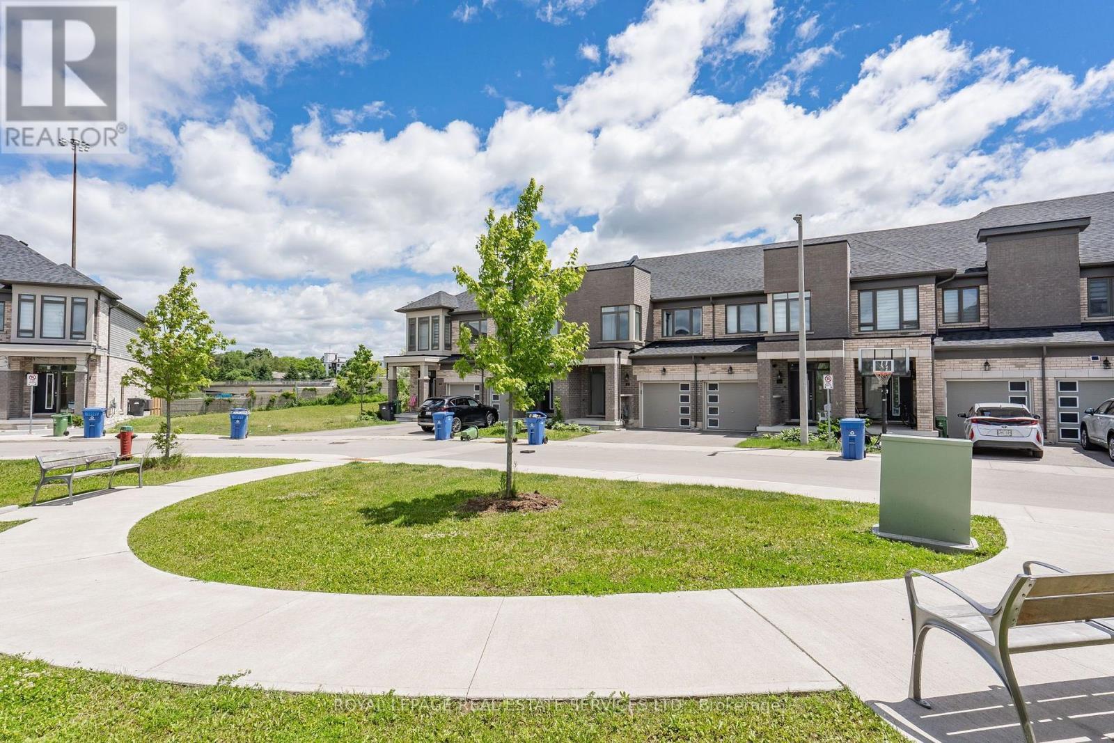 72 - 166 Deerpath Drive, Guelph, ON - Outdoor