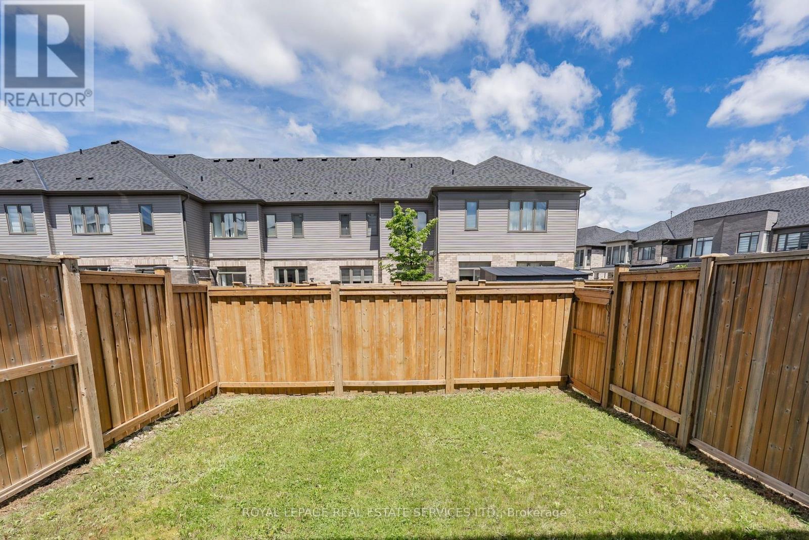 72 - 166 Deerpath Drive, Guelph, ON - Outdoor