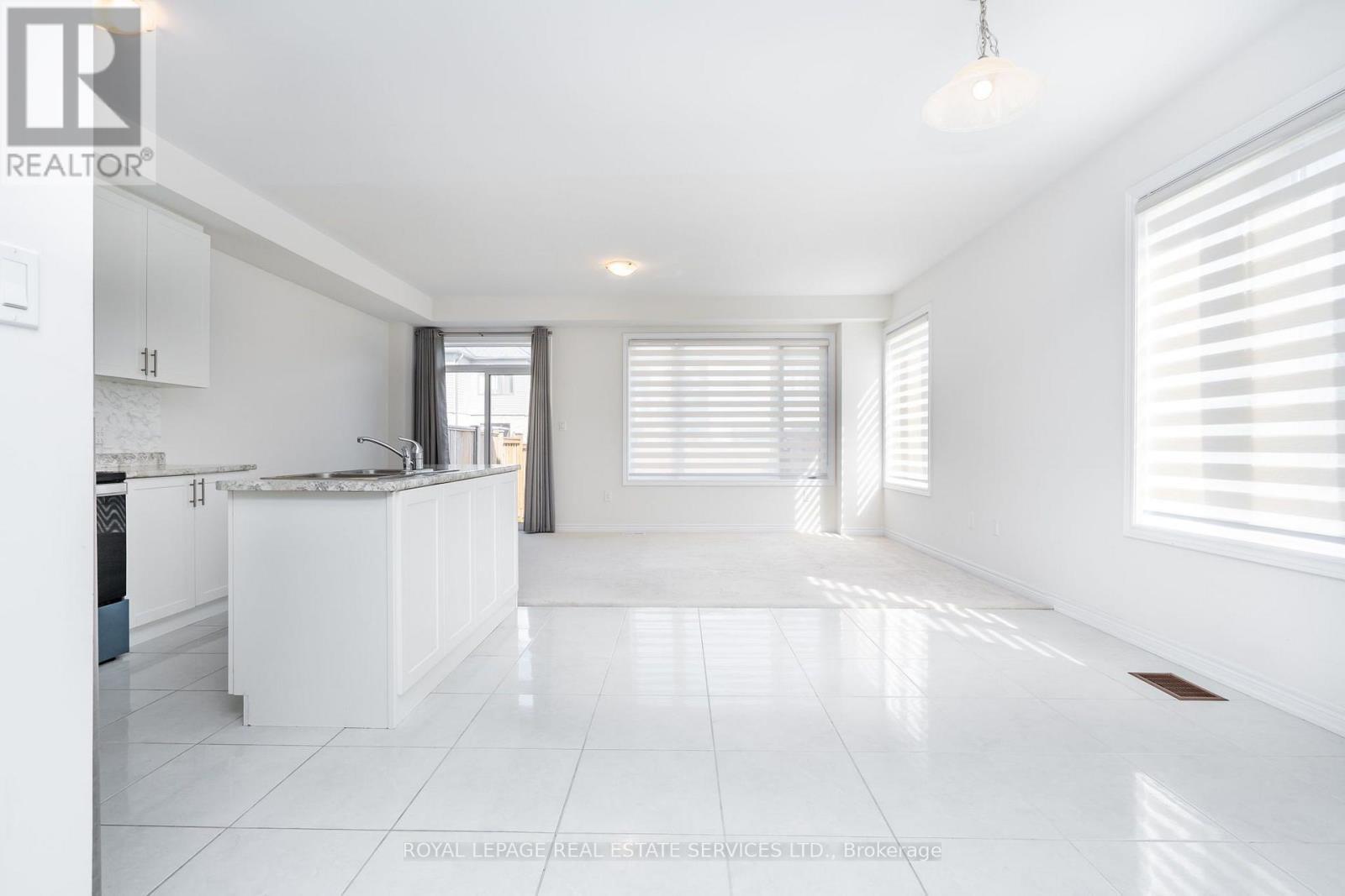 72 - 166 Deerpath Drive, Guelph, ON - Indoor