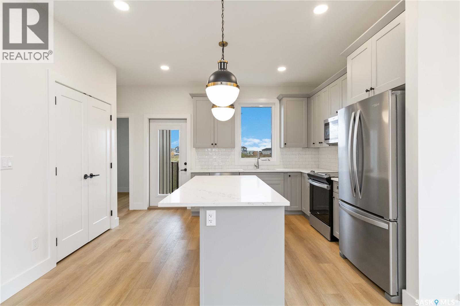 25 105 Hathway Crescent, Saskatoon, SK - Indoor Photo Showing Kitchen With Stainless Steel Kitchen With Upgraded Kitchen