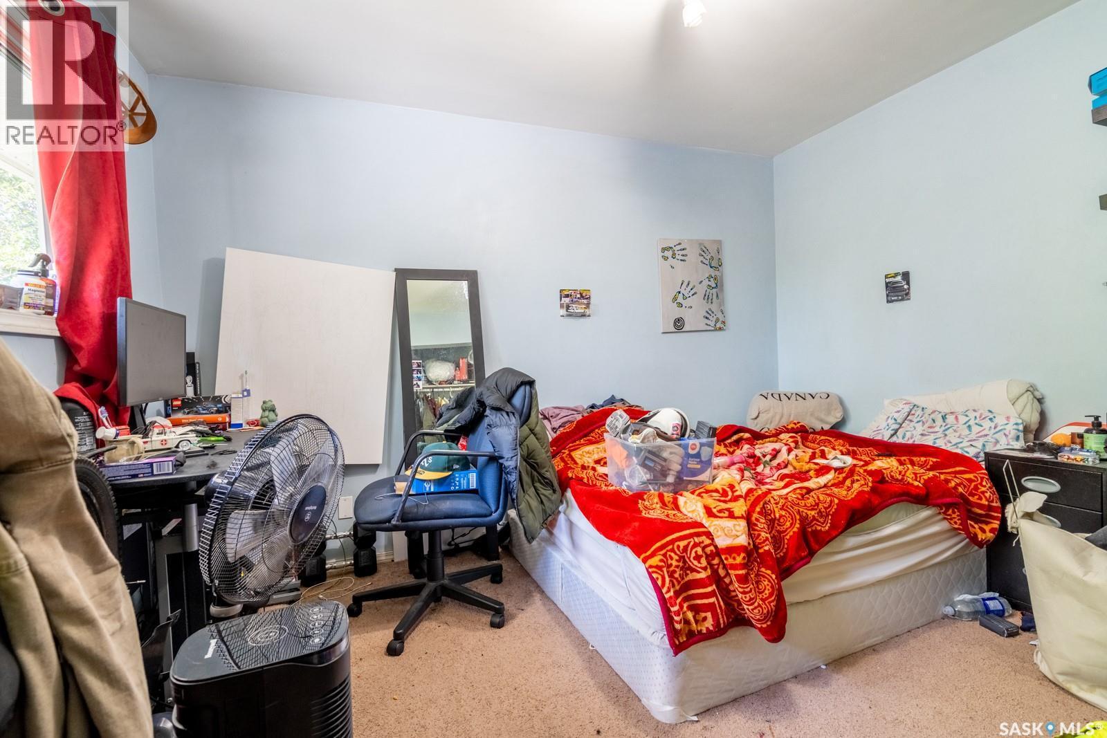60 Dunning Crescent, Regina, SK - Indoor Photo Showing Bedroom