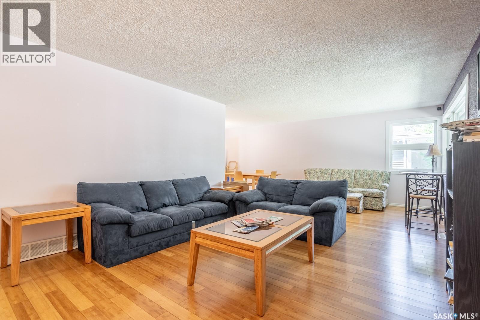 60 Dunning Crescent, Regina, SK - Indoor Photo Showing Living Room