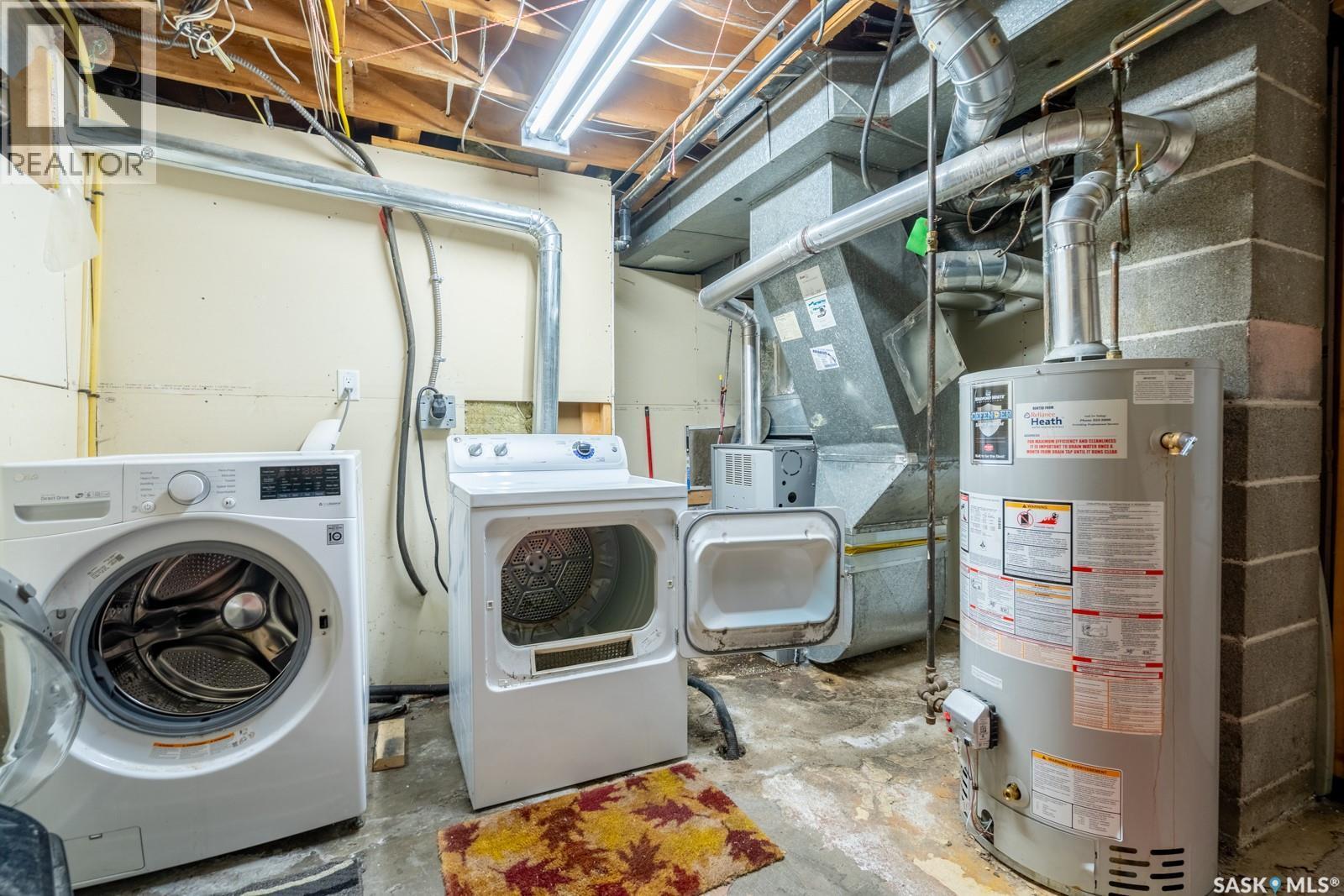 60 Dunning Crescent, Regina, SK - Indoor Photo Showing Laundry Room