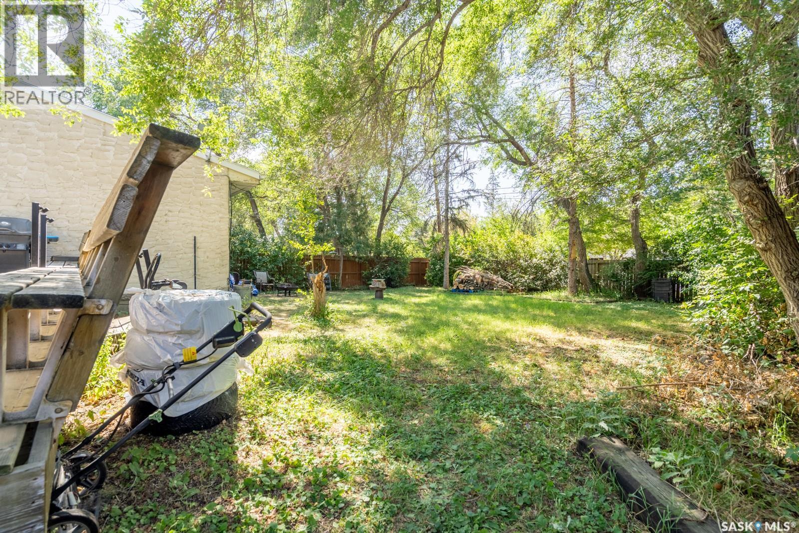 60 Dunning Crescent, Regina, SK - Outdoor