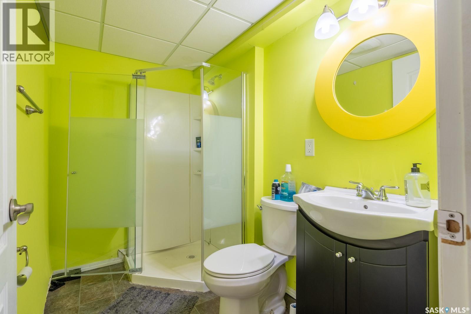 60 Dunning Crescent, Regina, SK - Indoor Photo Showing Bathroom