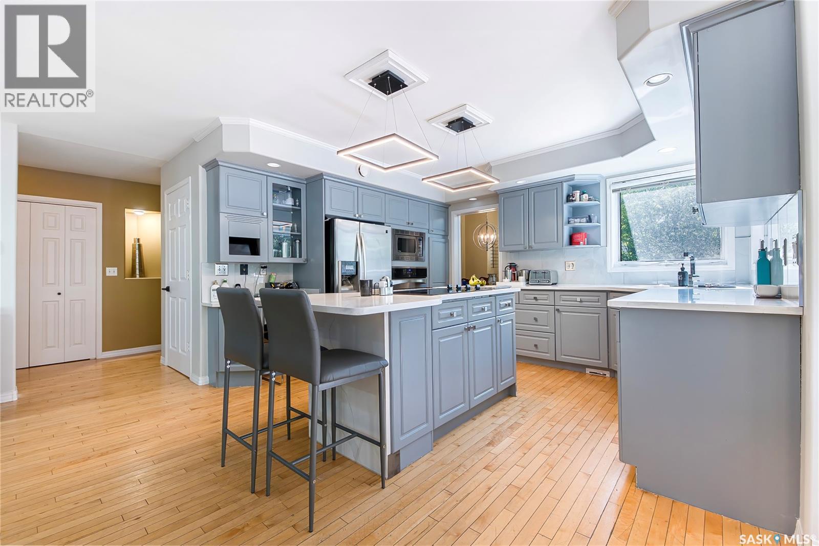 114 Mcfarland Place, Saskatoon, SK - Indoor Photo Showing Kitchen With Upgraded Kitchen