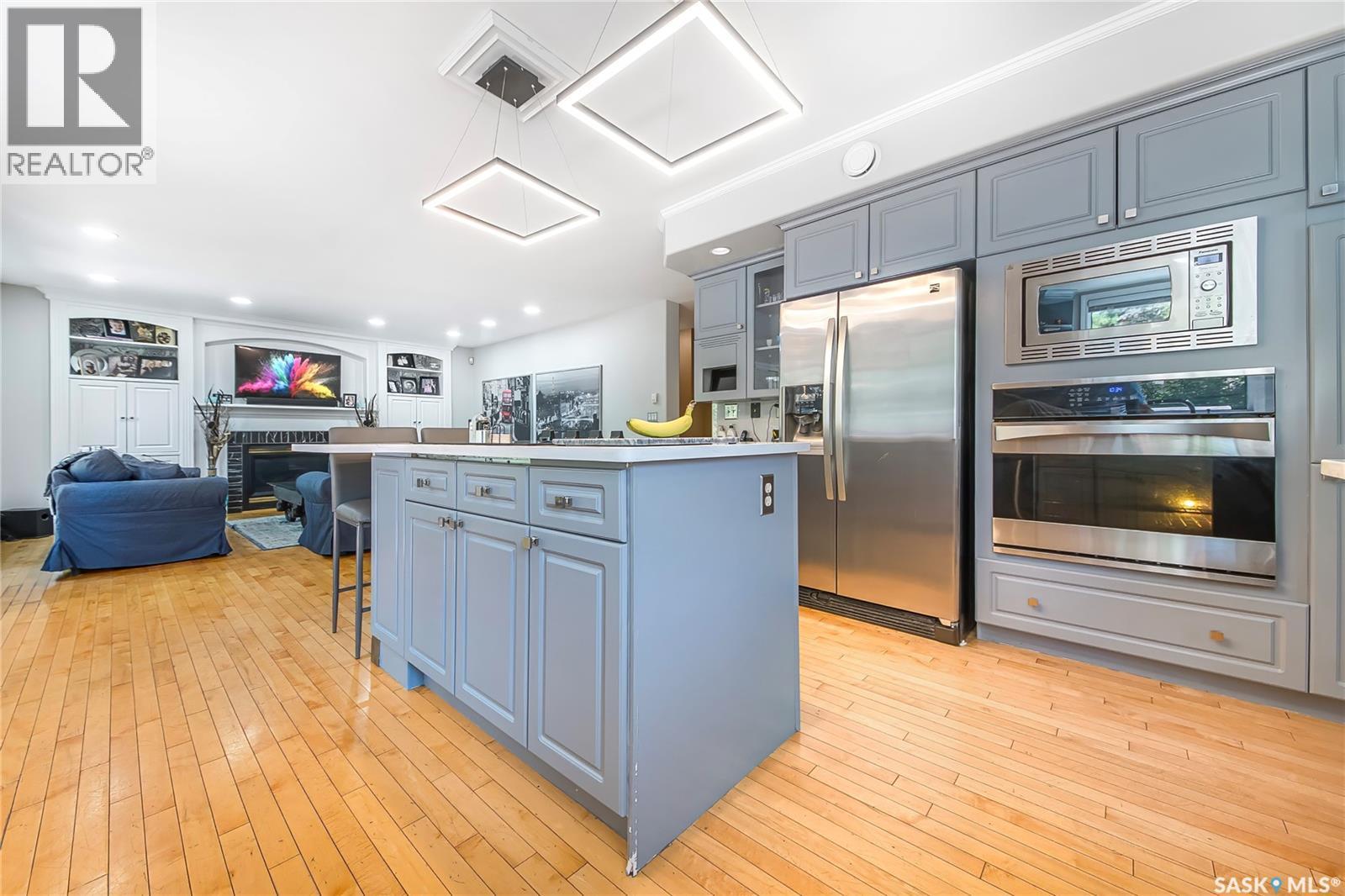 114 Mcfarland Place, Saskatoon, SK - Indoor Photo Showing Kitchen With Stainless Steel Kitchen With Upgraded Kitchen