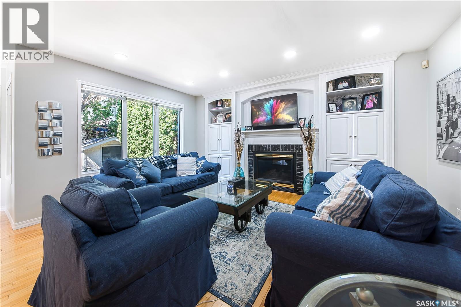 114 Mcfarland Place, Saskatoon, SK - Indoor Photo Showing Living Room With Fireplace