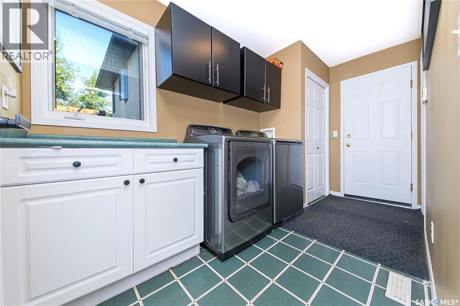 114 Mcfarland Place, Saskatoon, SK - Indoor Photo Showing Laundry Room