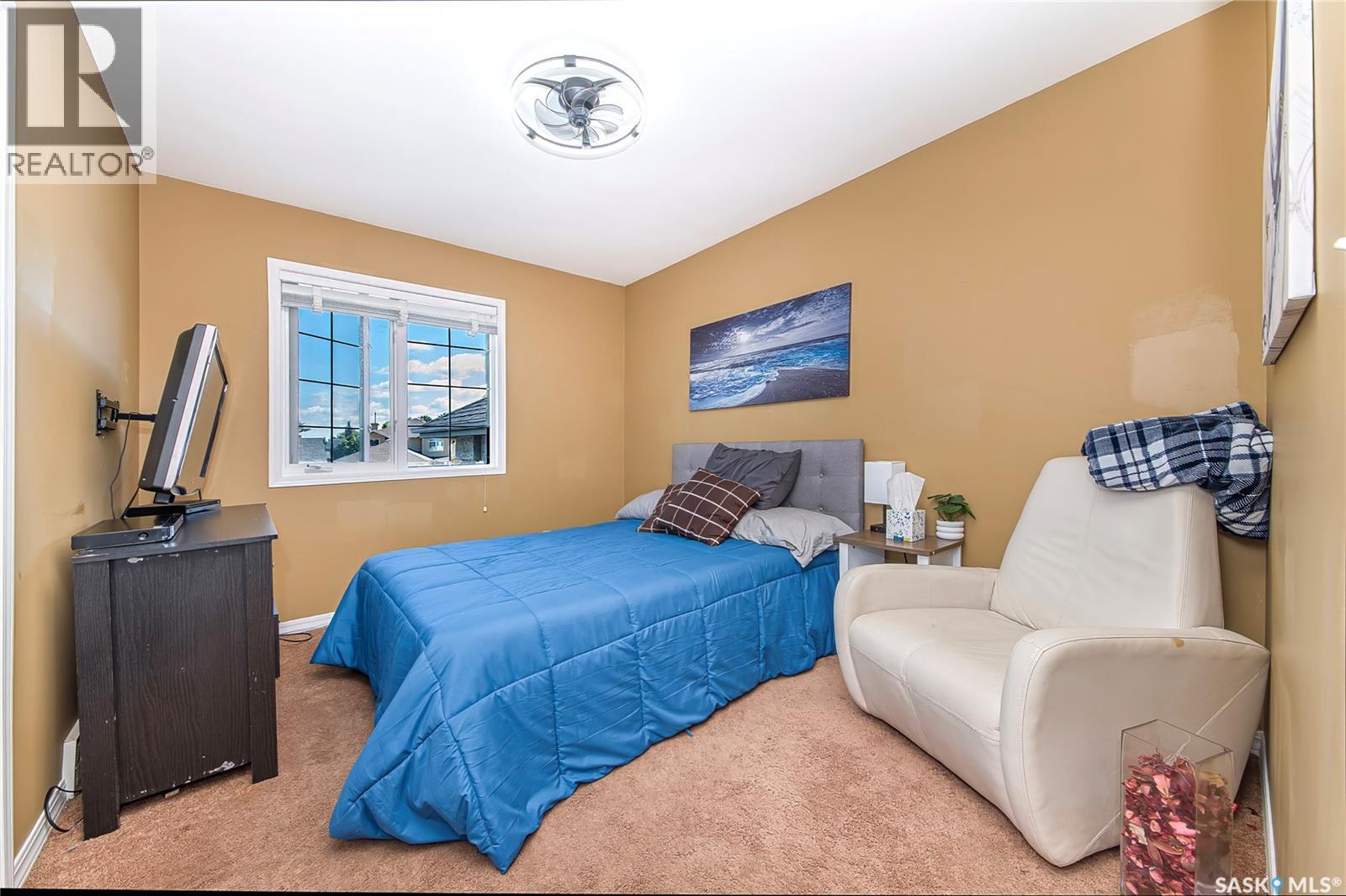 114 Mcfarland Place, Saskatoon, SK - Indoor Photo Showing Bedroom