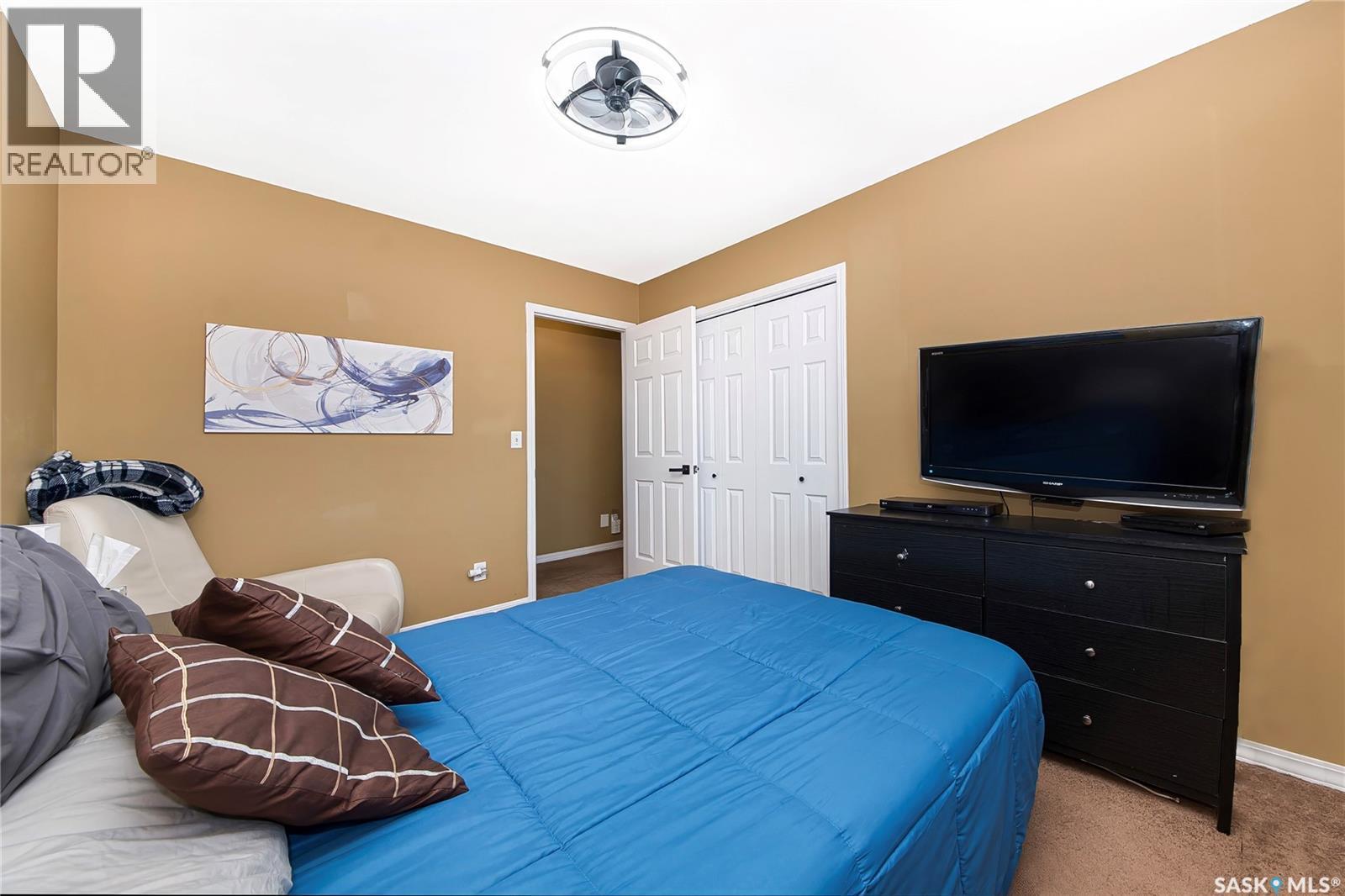 114 Mcfarland Place, Saskatoon, SK - Indoor Photo Showing Bedroom