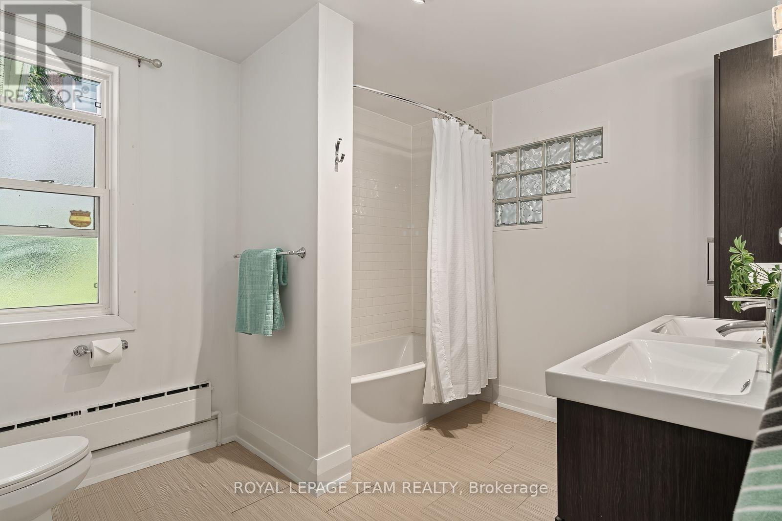 111 Ivy Crescent, Ottawa, ON - Indoor Photo Showing Bathroom