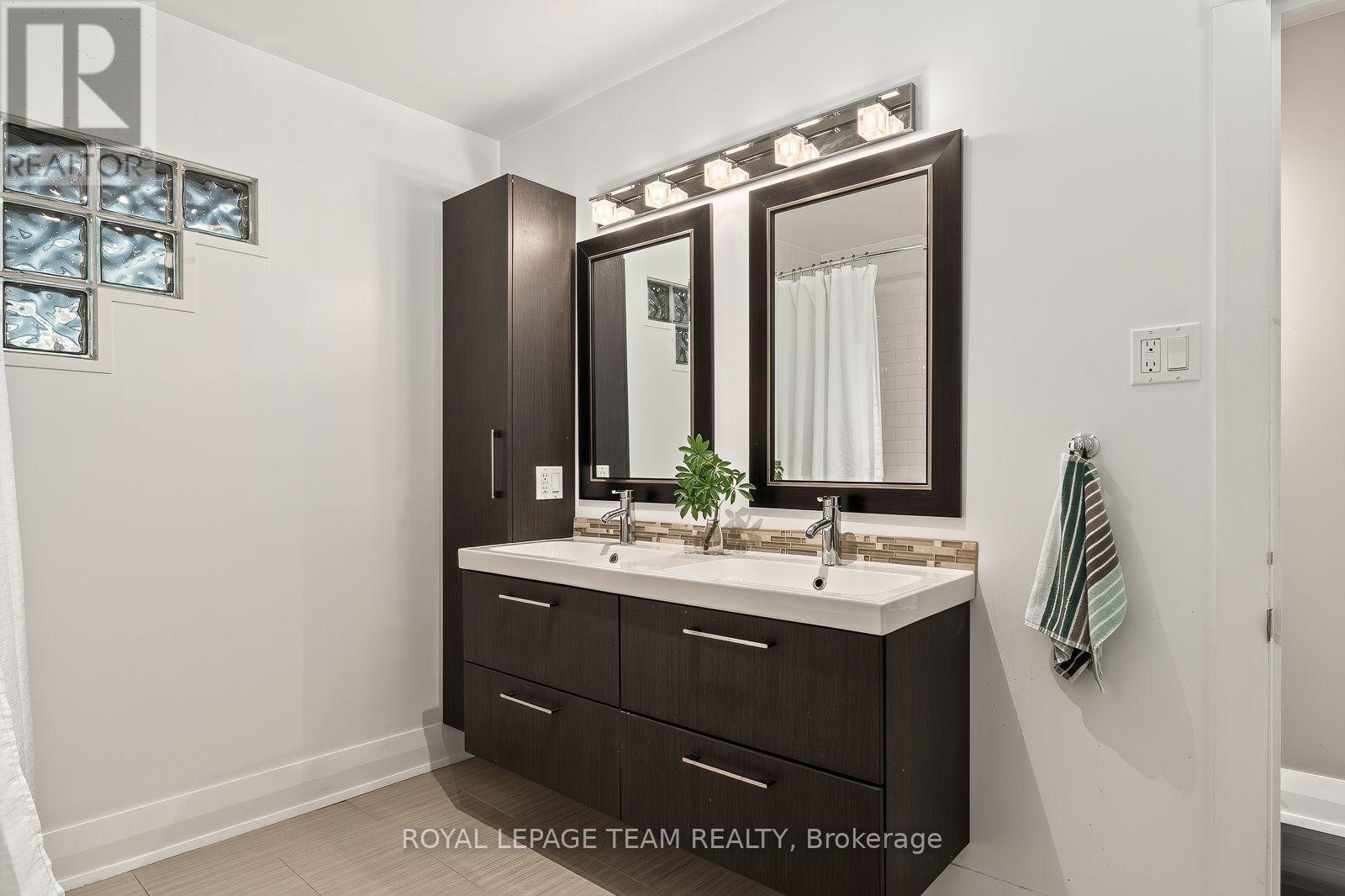 111 Ivy Crescent, Ottawa, ON - Indoor Photo Showing Bathroom