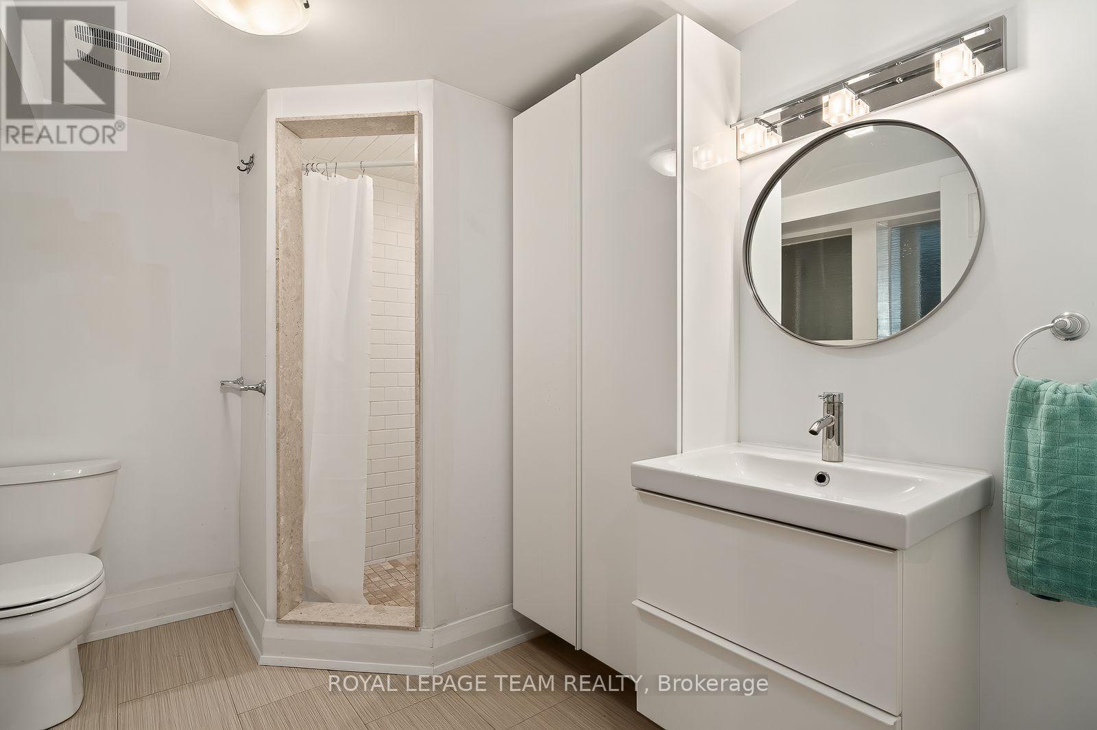 111 Ivy Crescent, Ottawa, ON - Indoor Photo Showing Bathroom