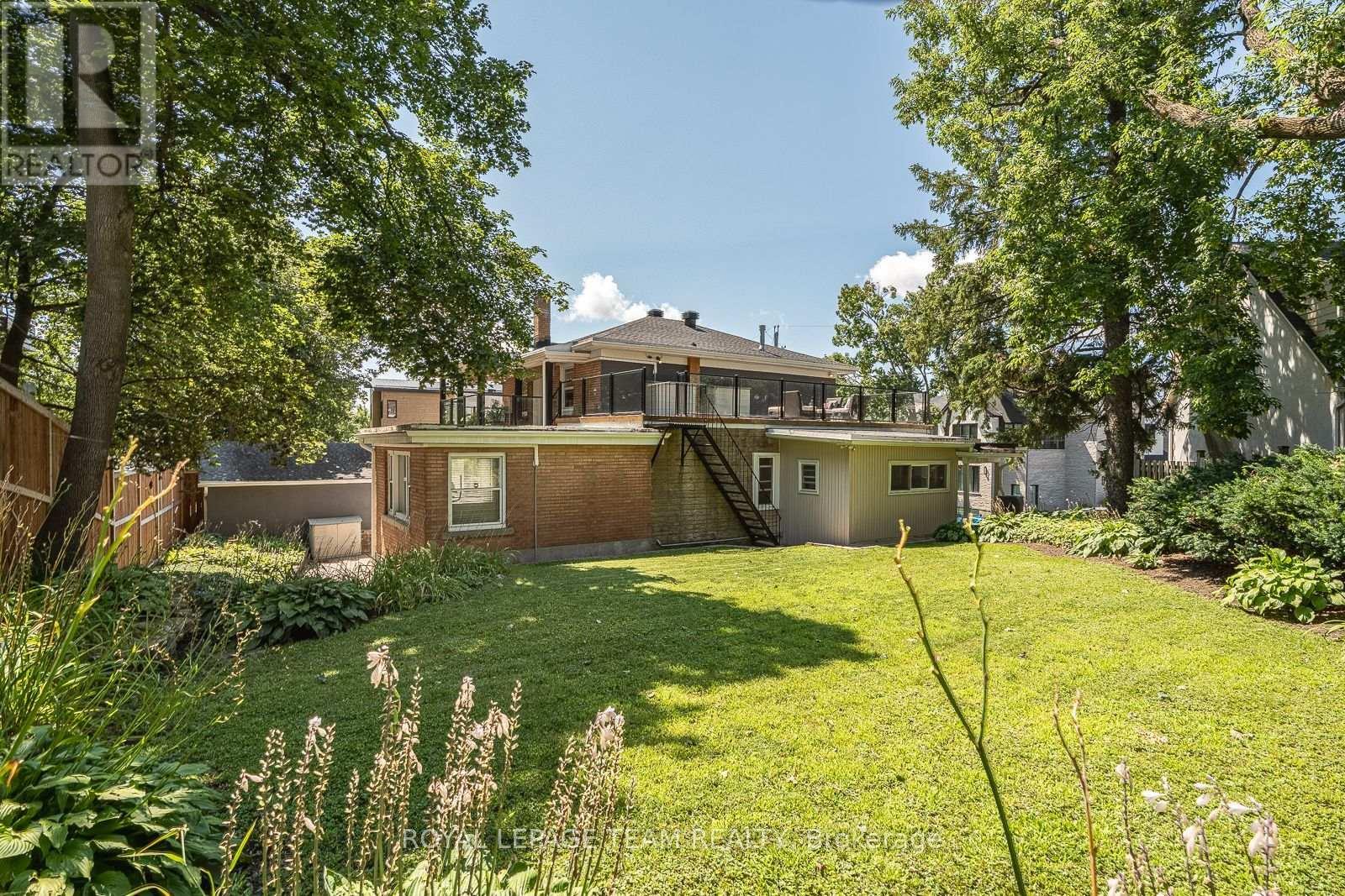 111 Ivy Crescent, Ottawa, ON - Outdoor