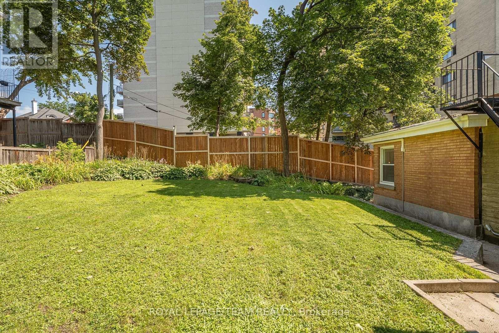 111 Ivy Crescent, Ottawa, ON - Outdoor