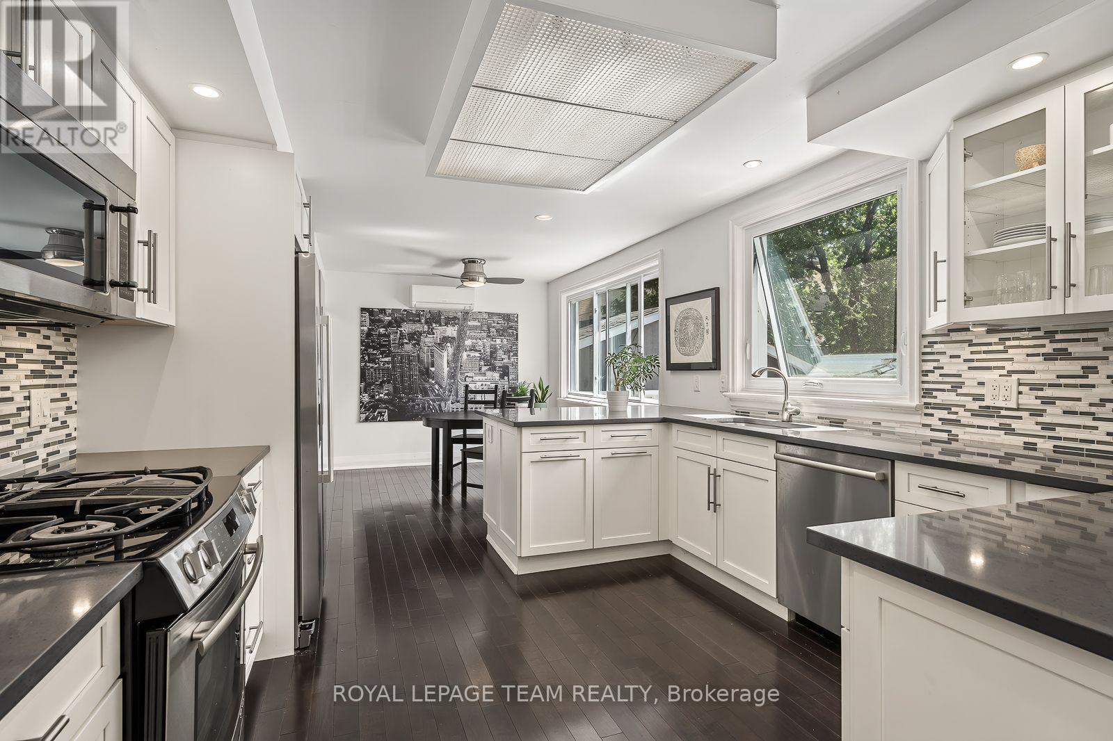 111 Ivy Crescent, Ottawa, ON - Indoor Photo Showing Kitchen With Upgraded Kitchen