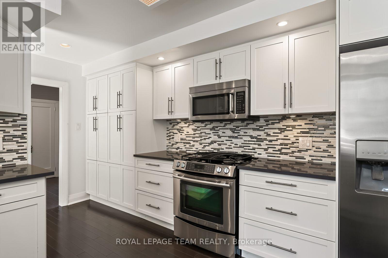 111 Ivy Crescent, Ottawa, ON - Indoor Photo Showing Kitchen With Upgraded Kitchen