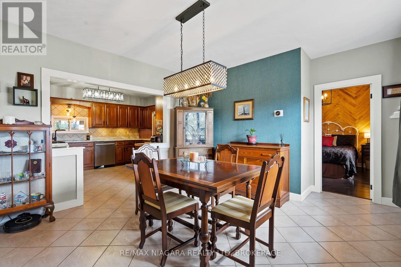 1470 Killaly Street E, Port Colborne (Sherkston), ON - Indoor Photo Showing Dining Room