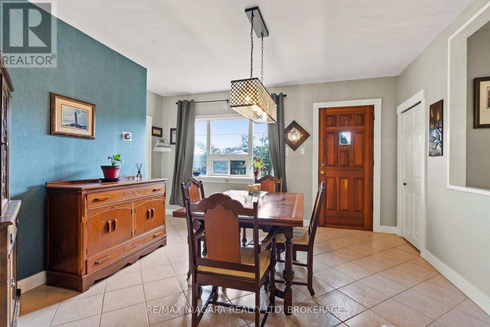 1470 Killaly Street E, Port Colborne (Sherkston), ON - Indoor Photo Showing Dining Room