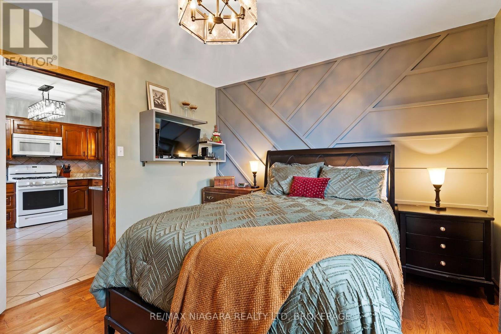 1470 Killaly Street E, Port Colborne (Sherkston), ON - Indoor Photo Showing Bedroom