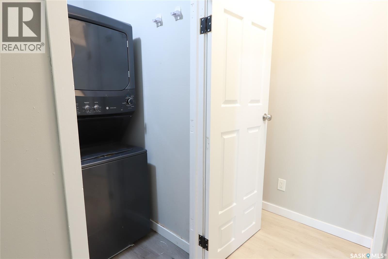 741 Garnet Street, Regina, SK - Indoor Photo Showing Laundry Room