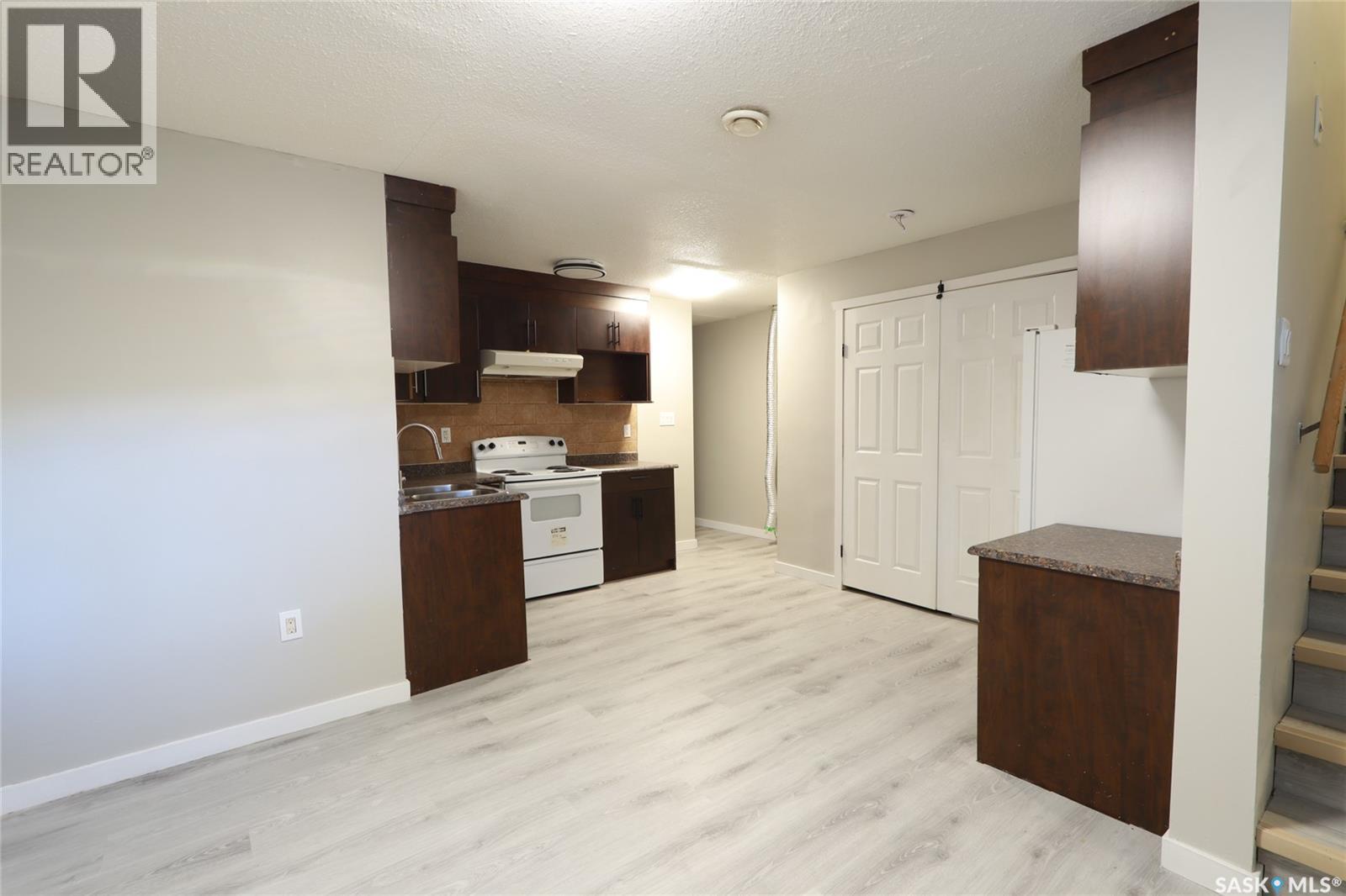 741 Garnet Street, Regina, SK - Indoor Photo Showing Kitchen