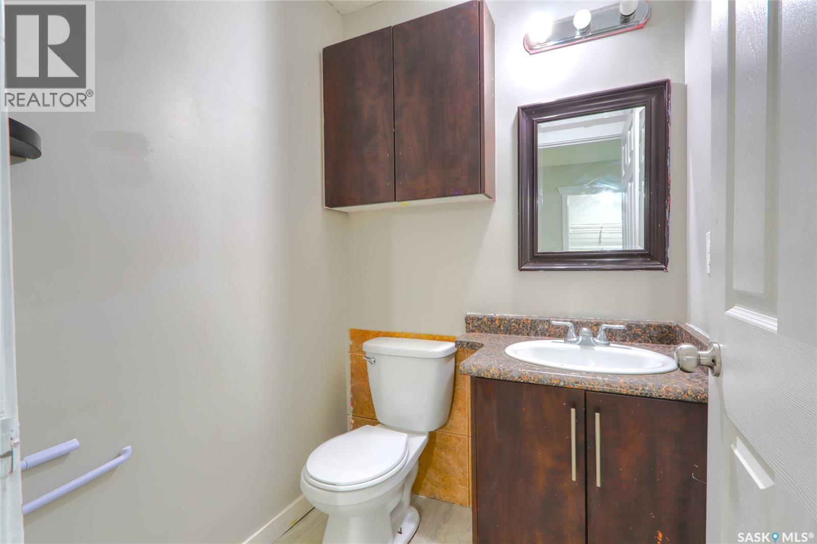 741 Garnet Street, Regina, SK - Indoor Photo Showing Bathroom