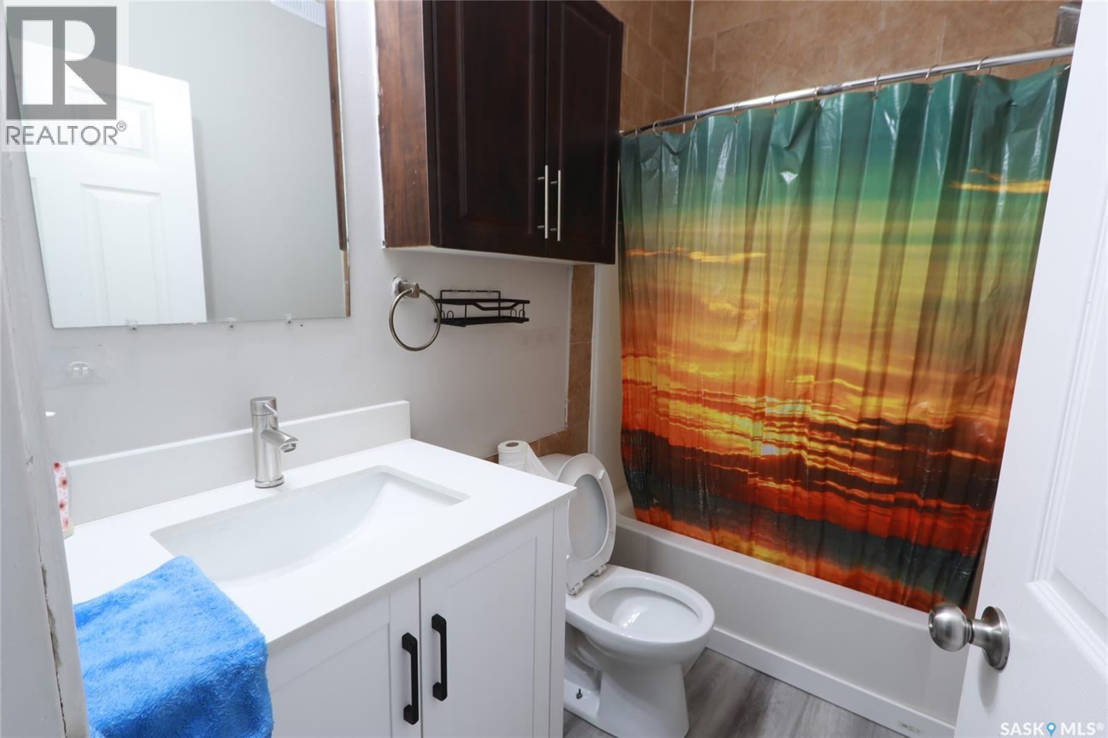 741 Garnet Street, Regina, SK - Indoor Photo Showing Bathroom