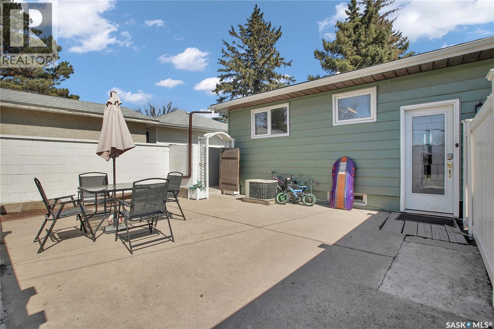 2406 Preston Avenue S, Saskatoon, SK - Outdoor