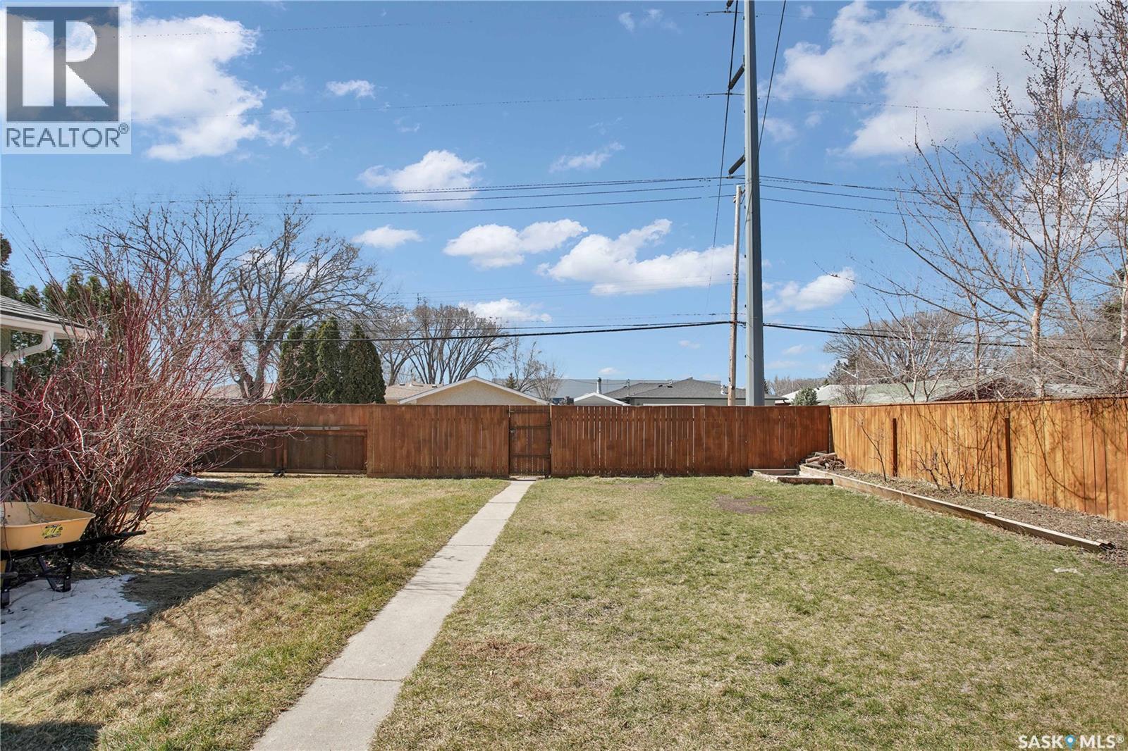 2406 Preston Avenue S, Saskatoon, SK - Outdoor