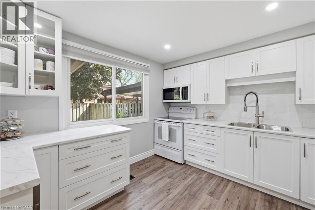 25 Flint Drive, Kitchener, ON - Indoor Photo Showing Kitchen With Double Sink