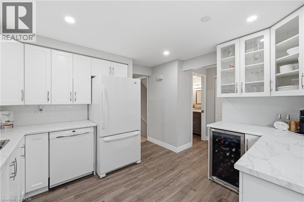 25 Flint Drive, Kitchener, ON - Indoor Photo Showing Kitchen