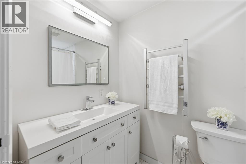 25 Flint Drive, Kitchener, ON - Indoor Photo Showing Bathroom