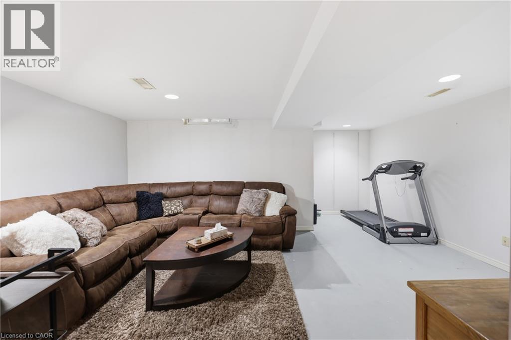 Basement rec room - 25 Flint Drive, Kitchener, ON - Indoor