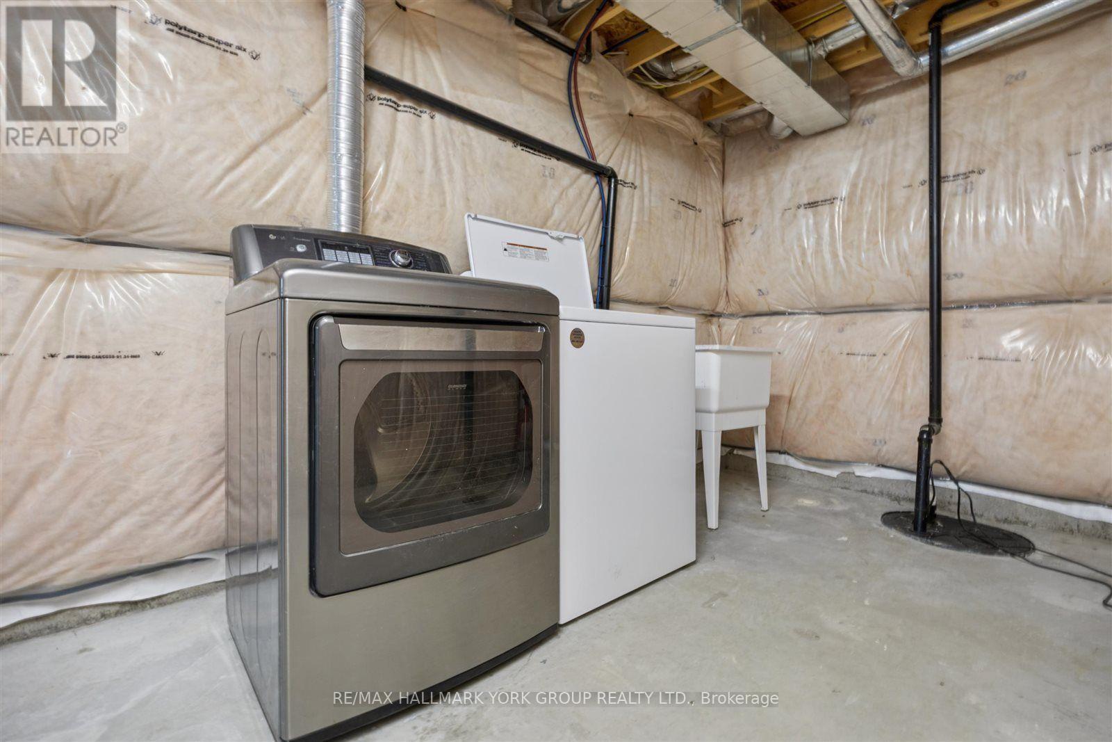 132 Banting Crescent, Essa, ON - Indoor Photo Showing Laundry Room