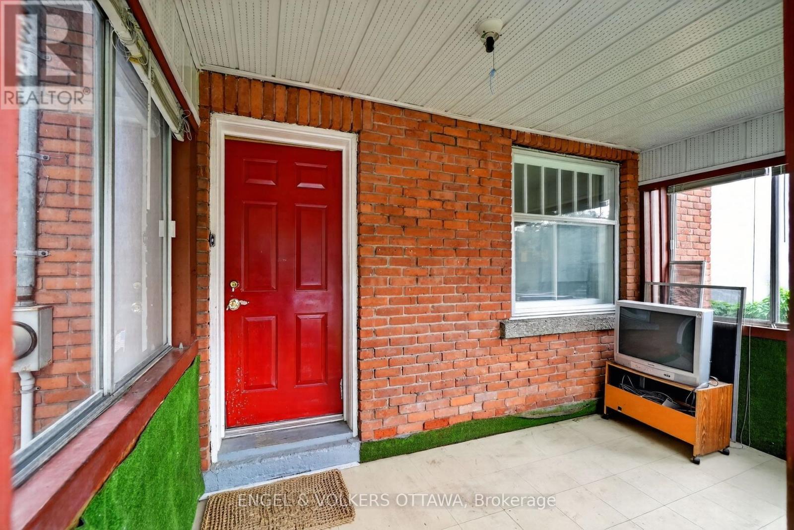 9 Geneva Street, Ottawa, ON - Outdoor With Exterior