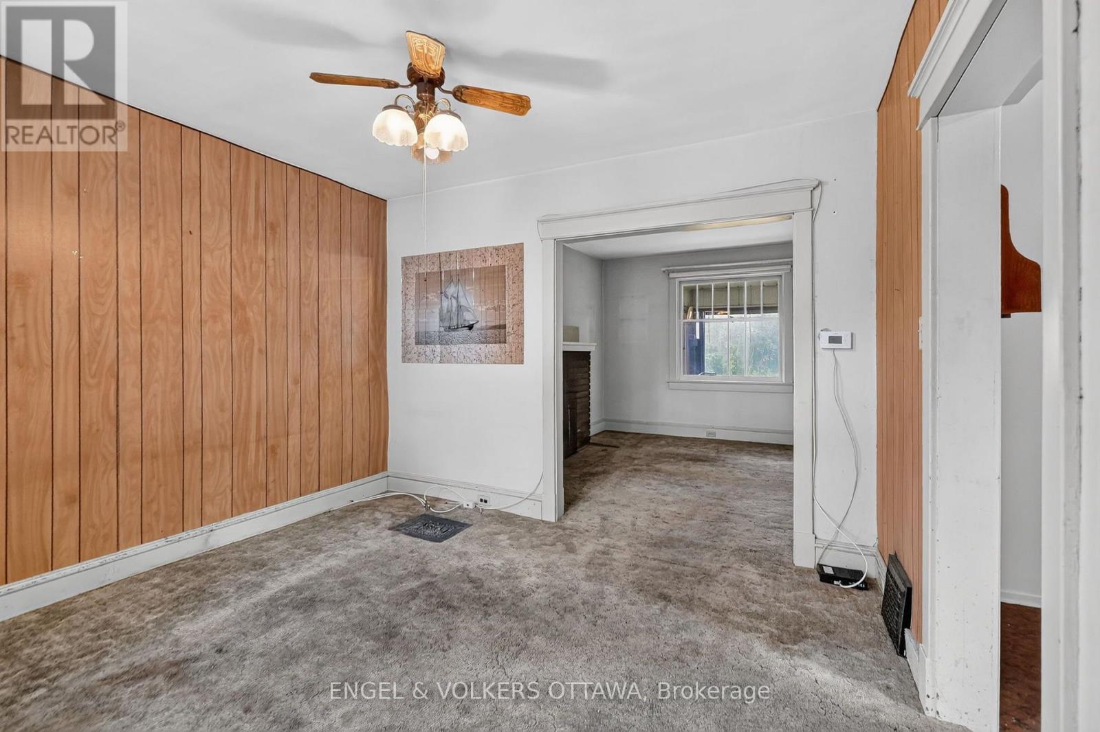 9 Geneva Street, Ottawa, ON - Indoor Photo Showing Other Room