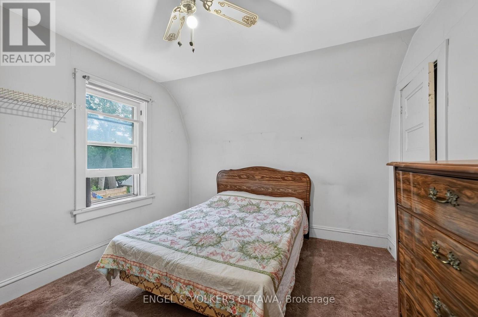 9 Geneva Street, Ottawa, ON - Indoor Photo Showing Bedroom