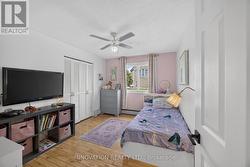 Bedroom 2 with large closet - 
