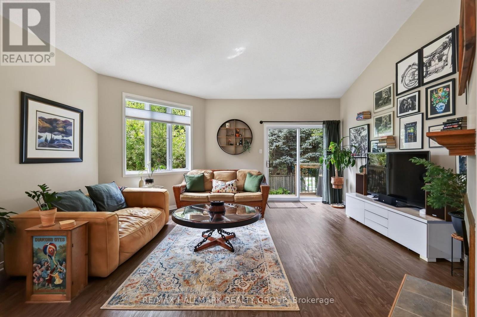 95 College Circle, Ottawa, ON - Indoor Photo Showing Living Room