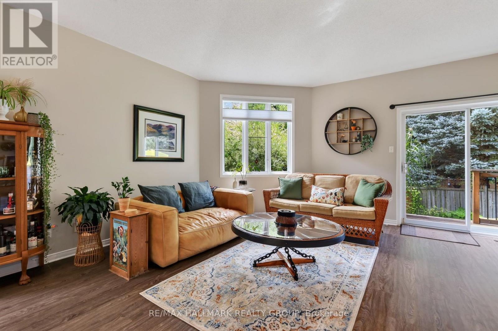 95 College Circle, Ottawa, ON - Indoor Photo Showing Living Room