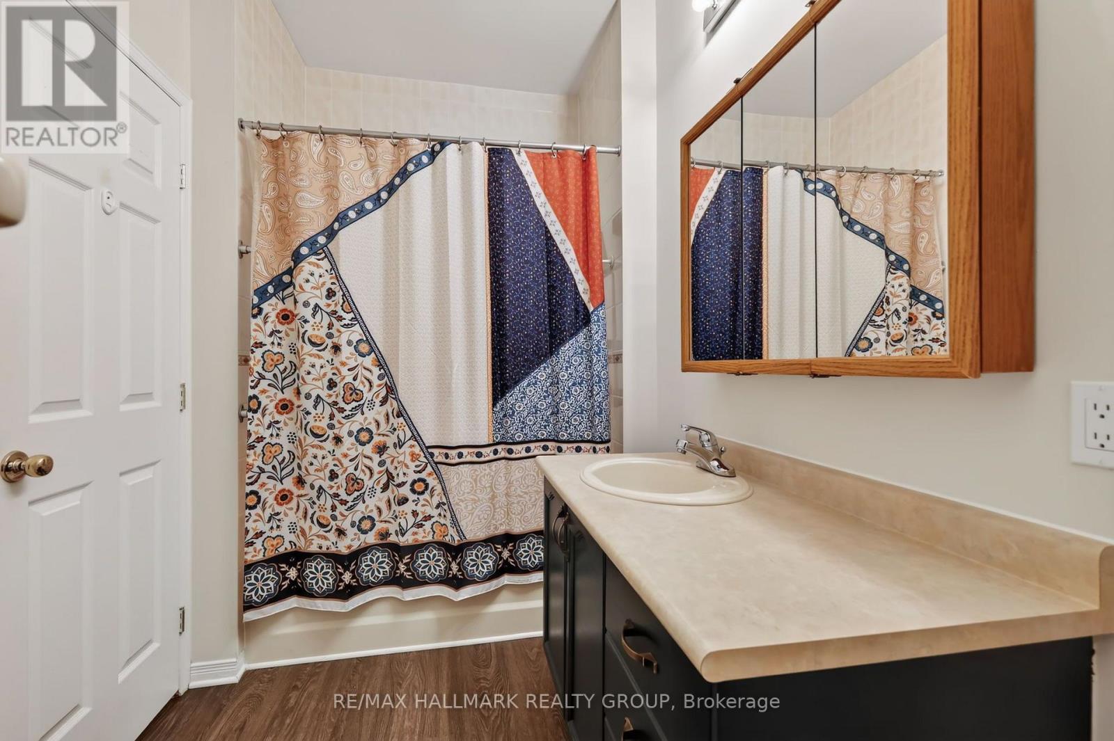 95 College Circle, Ottawa, ON - Indoor Photo Showing Bathroom