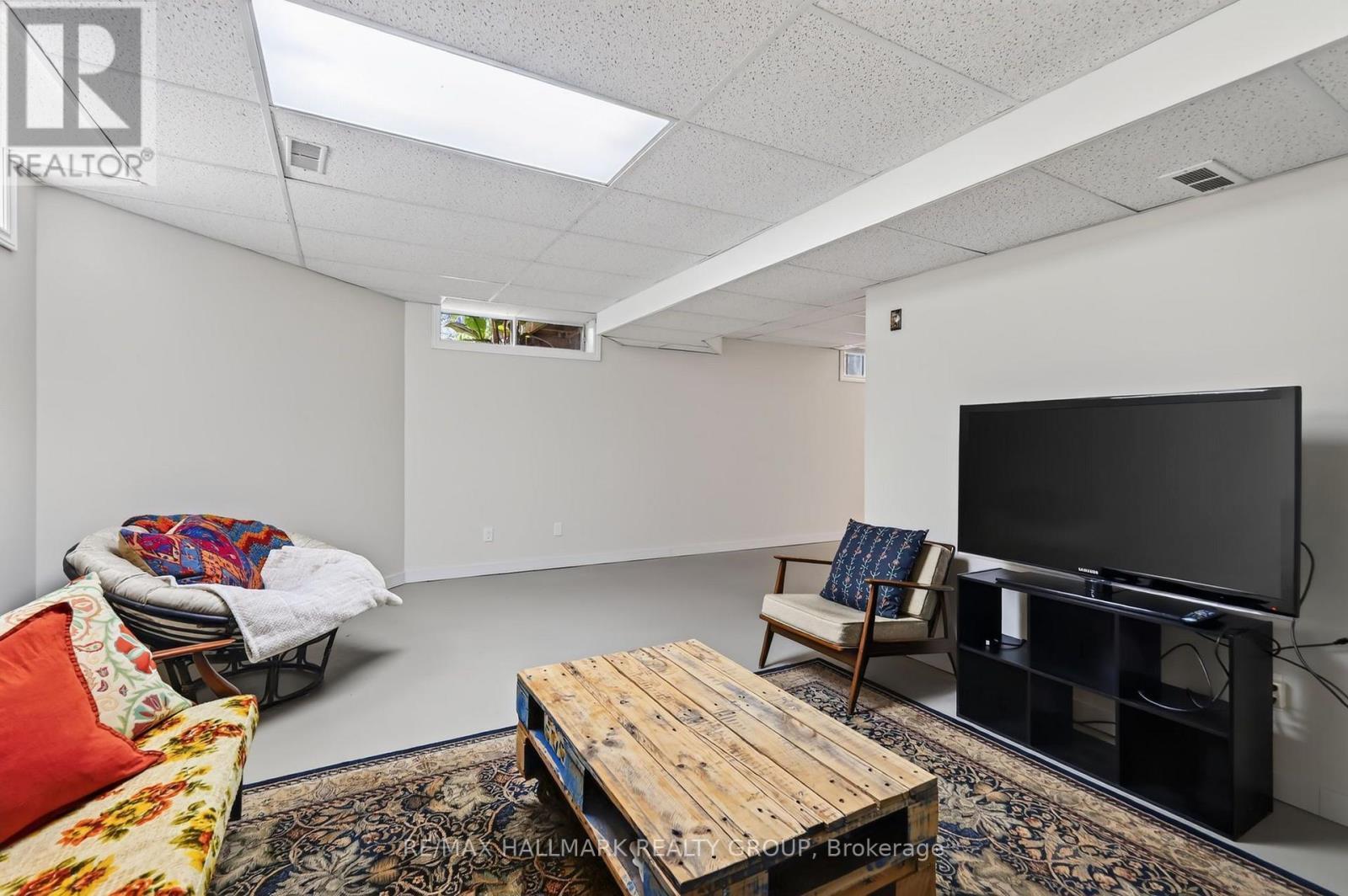 95 College Circle, Ottawa, ON - Indoor