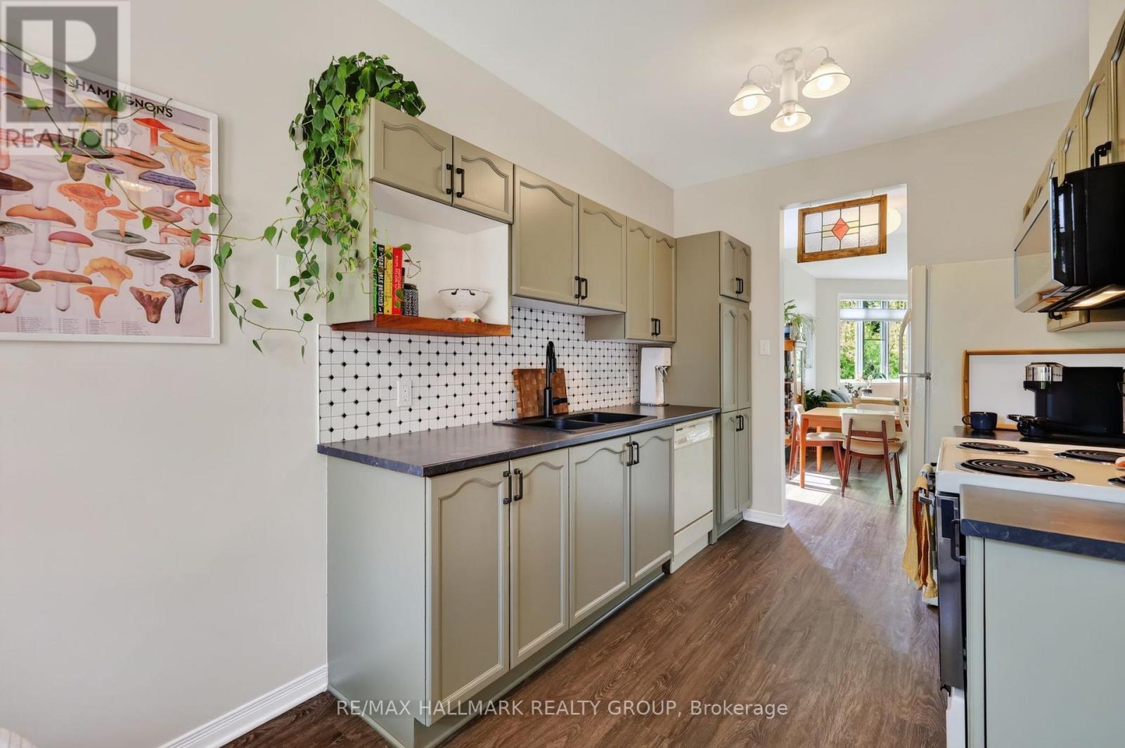 95 College Circle, Ottawa, ON - Indoor Photo Showing Kitchen