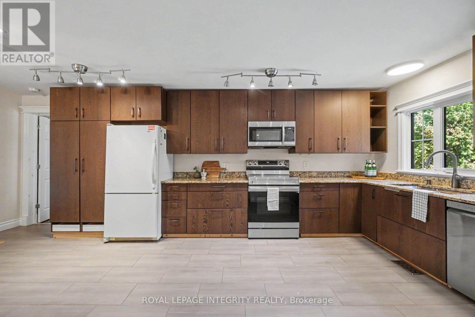 357 Bayview Drive, Ottawa, ON - Indoor Photo Showing Kitchen