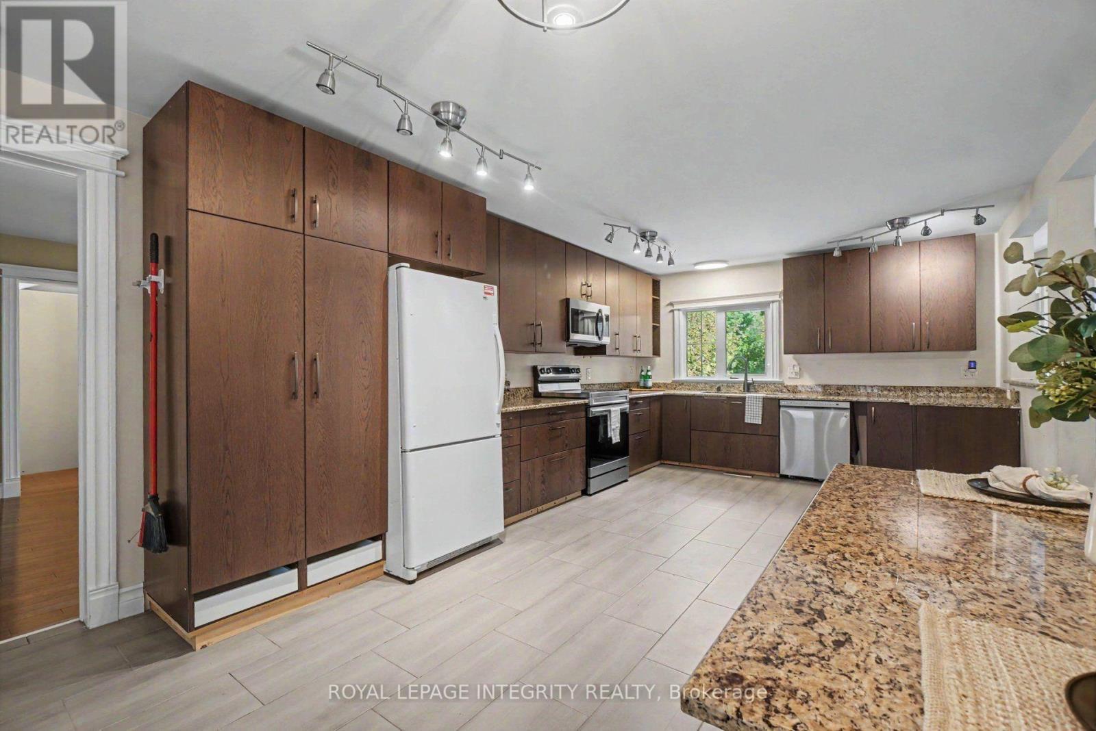 357 Bayview Drive, Ottawa, ON - Indoor Photo Showing Kitchen
