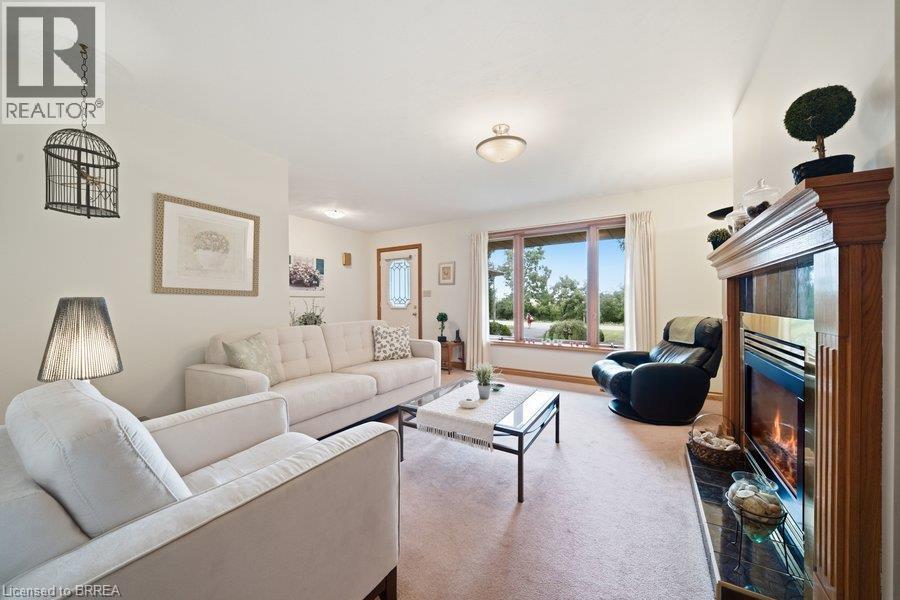 70 Thirteenth Street W, Simcoe, ON - Indoor Photo Showing Living Room